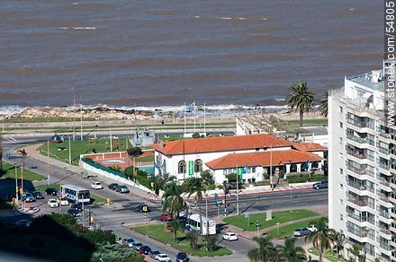 Club Banco Comercial en la Rambla República del Perú y Luis Alberto de Herrera - Departamento de Montevideo - URUGUAY. Foto No. 54805