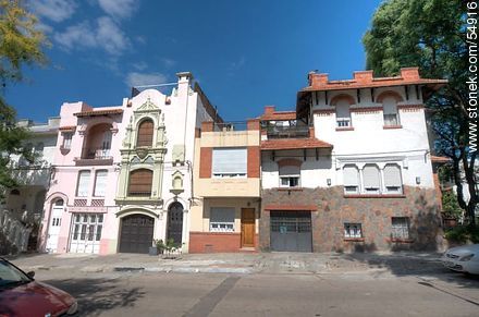 Houses on the street Izcua Barbat - Department of Montevideo - URUGUAY. Photo #54916