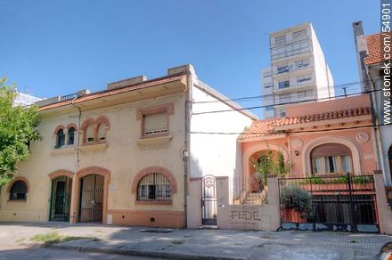Houses on the street José Martí - Department of Montevideo - URUGUAY. Photo #54901