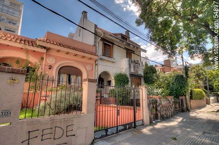 Casas de la calle José Martí y Santiago Vázquez - Departamento de Montevideo - URUGUAY. Foto No. 54897