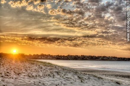 Amanecer en Punta Colorada - Departamento de Maldonado - URUGUAY. Foto No. 55132