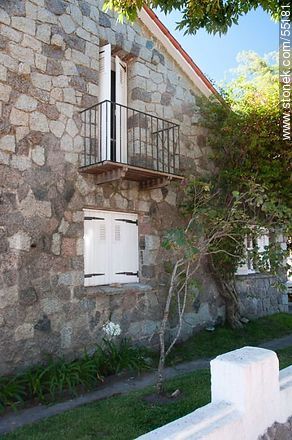 Casa de piedra en la calle Simón del Pino y Misiones - Departamento de Maldonado - URUGUAY. Foto No. 55181