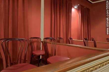 Teatro Bartolomé Macció. Palco con sillas vienesas. - Departamento de San José - URUGUAY. Foto No. 55524