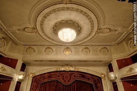 Bartolomé Macció Theatre. Ceiling with Murano glass chandelier. - San José - URUGUAY. Foto No. 55511