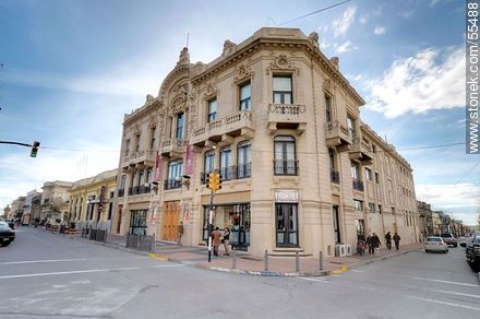 Teatro Macció en la esquina de las calles 18 de Julio y 25 de Mayo - Departamento de San José - URUGUAY. Foto No. 55488