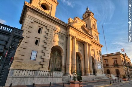 Catedral e intendencia municipal. Calle Asamblea. - Departamento de San José - URUGUAY. Foto No. 55465