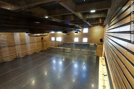 Sala de ensayo de baile en el Sodre - Departamento de Montevideo - URUGUAY. Foto No. 55558