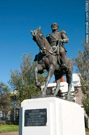 Estatua de Mariscal Francisco Solano López, defensor de la nacionalidad paraguaya. - Departamento de Montevideo - URUGUAY. Foto No. 55582