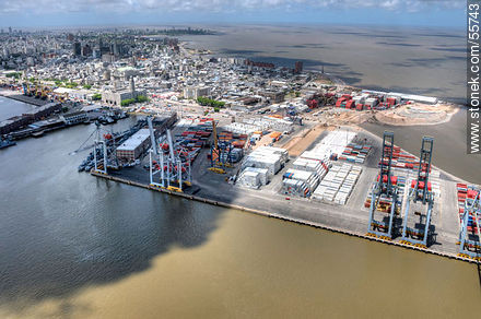 Aerial view of the port of Montevideo, Ciudad Vieja and Punta Carretas quarters - Department of Montevideo - URUGUAY. Photo #55743