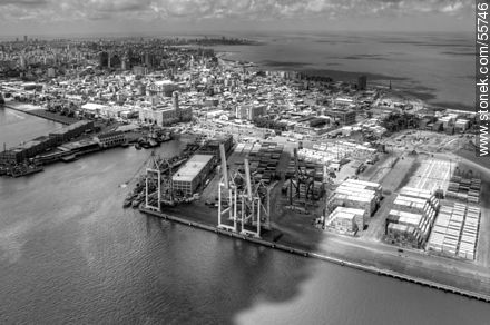 Aerial view of the port of Montevideo, Ciudad Vieja and Punta Carretas quarters - Department of Montevideo - URUGUAY. Photo #55746