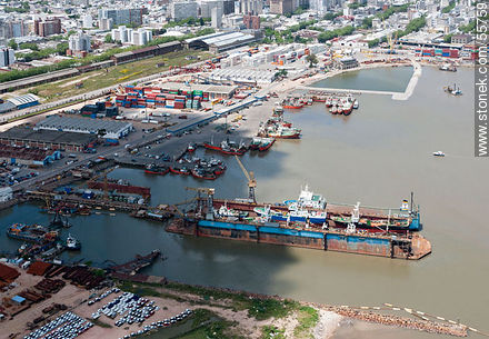 Ampliación del puerto y dique flotante  - Departamento de Montevideo - URUGUAY. Foto No. 55759