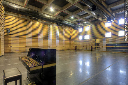 Sala de ensayo de baile en el Sodre - Departamento de Montevideo - URUGUAY. Foto No. 55970