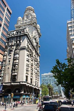 Palacio Salvo en 18 de Julio y Andes. - Departamento de Montevideo - URUGUAY. Foto No. 56077