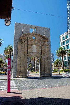 Puerta de la Ciudadela - Department of Montevideo - URUGUAY. Photo #56081