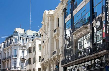 Edificios de la peatonal Sarndí - Departamento de Montevideo - URUGUAY. Foto No. 56119