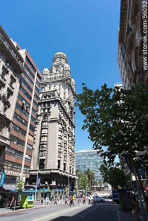 Palacio Salvo en 18 de Julio y Andes. - Departamento de Montevideo - URUGUAY. Foto No. 56092