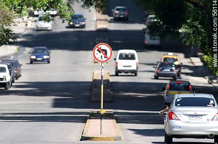 Bvar. España. Do not turn left signal - Department of Montevideo - URUGUAY. Photo #56121