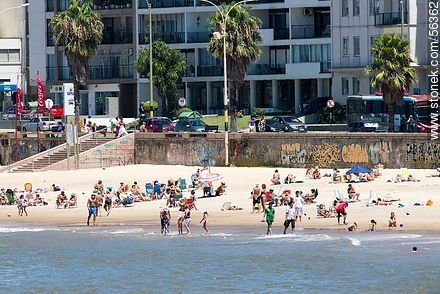 Disfrutando el verano en la playa - Departamento de Montevideo - URUGUAY. Foto No. 56362