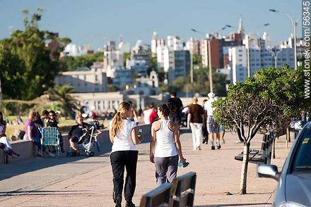 Caminatas y paseos por la rambla Wilson - Departamento de Montevideo - URUGUAY. Foto No. 56345