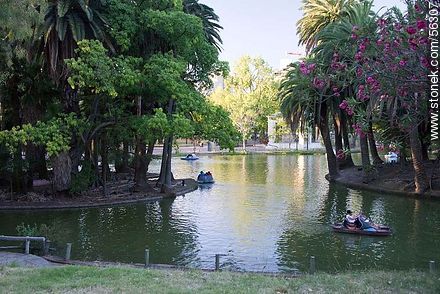 Lago del Parque Rodó. Paseo en deslizadores. - Departamento de Montevideo - URUGUAY. Foto No. 56307