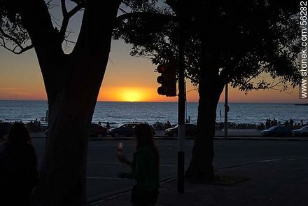 Puesta de sol en playa Ramírez - Departamento de Montevideo - URUGUAY. Foto No. 56282