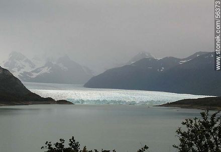 Vista lejana del Glaciar Perito Moreno. Lago Argentino. -  - ARGENTINA. Foto No. 56373
