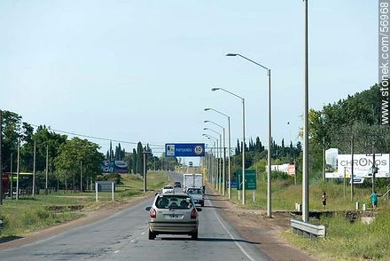 Ruta 3 próximo a la ciudad de Paysandú - Departamento de Paysandú - URUGUAY. Foto No. 56968
