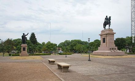 Plaza Artigas. - Departamento de Salto - URUGUAY. Foto No. 57160