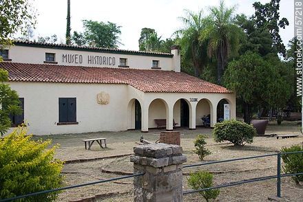 Historical Museum at the corner of the Avenues Blandengues and Enrique Amorim - Department of Salto - URUGUAY. Foto No. 57218