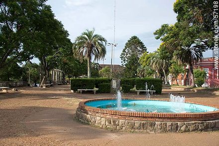 Plaza Roosevelt donde comienza la calle Uruguay próxima al río - Departamento de Salto - URUGUAY. Foto No. 57198