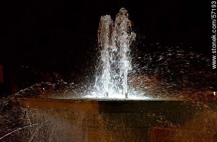 Artigas Square fountain at night - Department of Salto - URUGUAY. Photo #57193