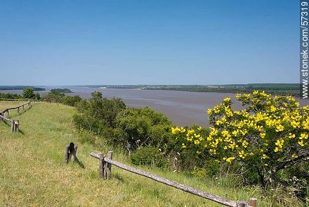 Vista al río Uruguay desde la Meseta de Artigas - Departamento de Paysandú - URUGUAY. Foto No. 57319