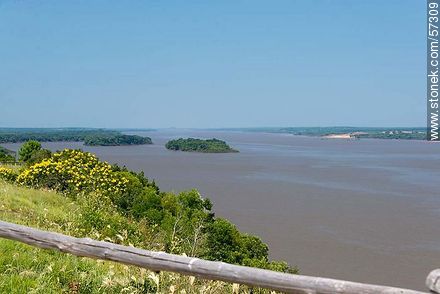 View to the river Uruguay from Meseta de Artigas - Department of Paysandú - URUGUAY. Foto No. 57309
