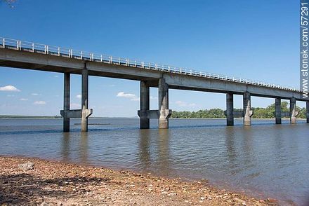 Bridge on Route 3 on the Rio Negro, the dam reservoir Paso del Palmar. Near the border with the department of Flores. - Department of Paysandú - URUGUAY. Foto No. 57291