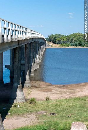 Puente en la ruta 3 sobre el Río Negro, embalse de la represa de Paso del Palmar. Próximo al límite con el departamento de Flores. - Departamento de Paysandú - URUGUAY. Foto No. 57286