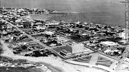 Old aerial photo of Península de Punta del Este - Punta del Este and its near resorts - URUGUAY. Foto No. 57457