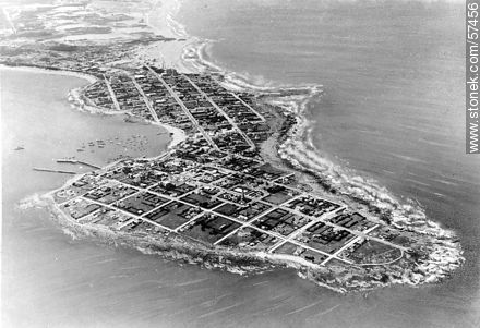 Old aerial photo of Península de Punta del Este - Punta del Este and its near resorts - URUGUAY. Foto No. 57456
