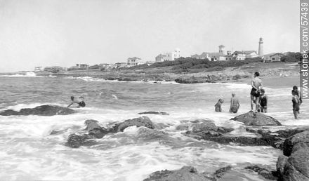 Bathers on the east of the Peninsula - Punta del Este and its near resorts - URUGUAY. Photo #57439