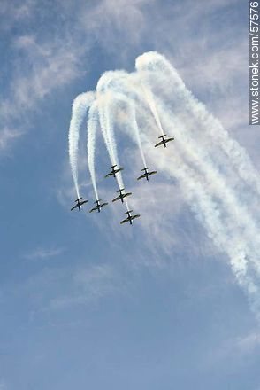 Aerobatics flight formation of the Brazilian Fumaça Escuadrilha Squadron with Embraer EMB 312 Tucano airplanes falling into a tailspin. - Department of Montevideo - URUGUAY. Photo #57576