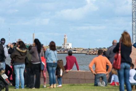 Punta Carretas Lighthouse among people - Department of Montevideo - URUGUAY. Foto No. 57729