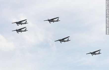 Formation of Cessna C-206 aircrafts - Department of Montevideo - URUGUAY. Foto No. 57700