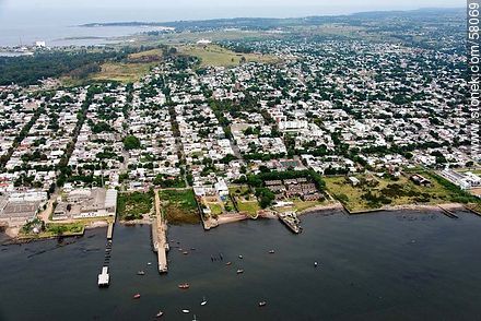 Vista aérea del barrio del Cerro - Departamento de Montevideo - URUGUAY. Foto No. 58069
