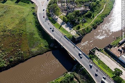 Puente en la calle Carlos María Ramírez sobre el arroyo Pantanoso - Departamento de Montevideo - URUGUAY. Foto No. 57994