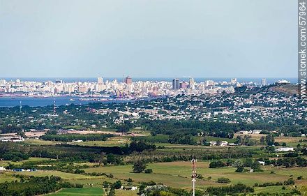 Vista aérea del Cerro y la ciudad - Departamento de Montevideo - URUGUAY. Foto No. 57964