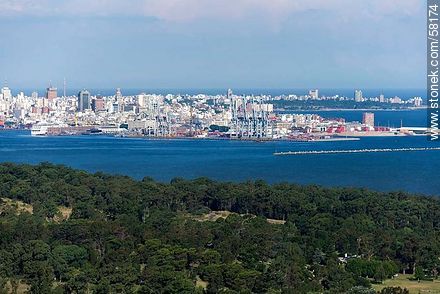 Vista aérea de la ladera del Cerro, puerto y ciudad - Departamento de Montevideo - URUGUAY. Foto No. 58174