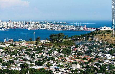 Vista aérea del Cerro, su fortaleza, la bahía y la ciudad de Montevideo. Barrio Casabó. - Departamento de Montevideo - URUGUAY. Foto No. 58154
