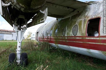 Viejo avión Fokker abandonado en Melilla. Tren de aterrizaje -  - IMÁGENES VARIAS. Foto No. 58204