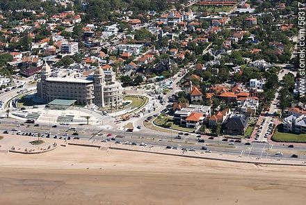 Vista aérea del Hotel Carrasco (2013) - Departamento de Montevideo - URUGUAY. Foto No. 58317