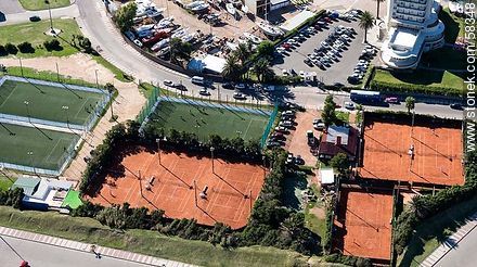 Vista aérea de canchas de fútbol y tenis en el Yacht Club - Departamento de Montevideo - URUGUAY. Foto No. 58348