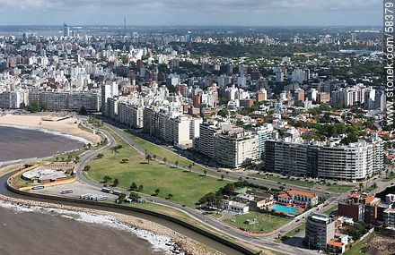 Vista aérea de la Rambla Rep. del Perú, club Banco Comercial. Playa Pocitos - Departamento de Montevideo - URUGUAY. Foto No. 58379
